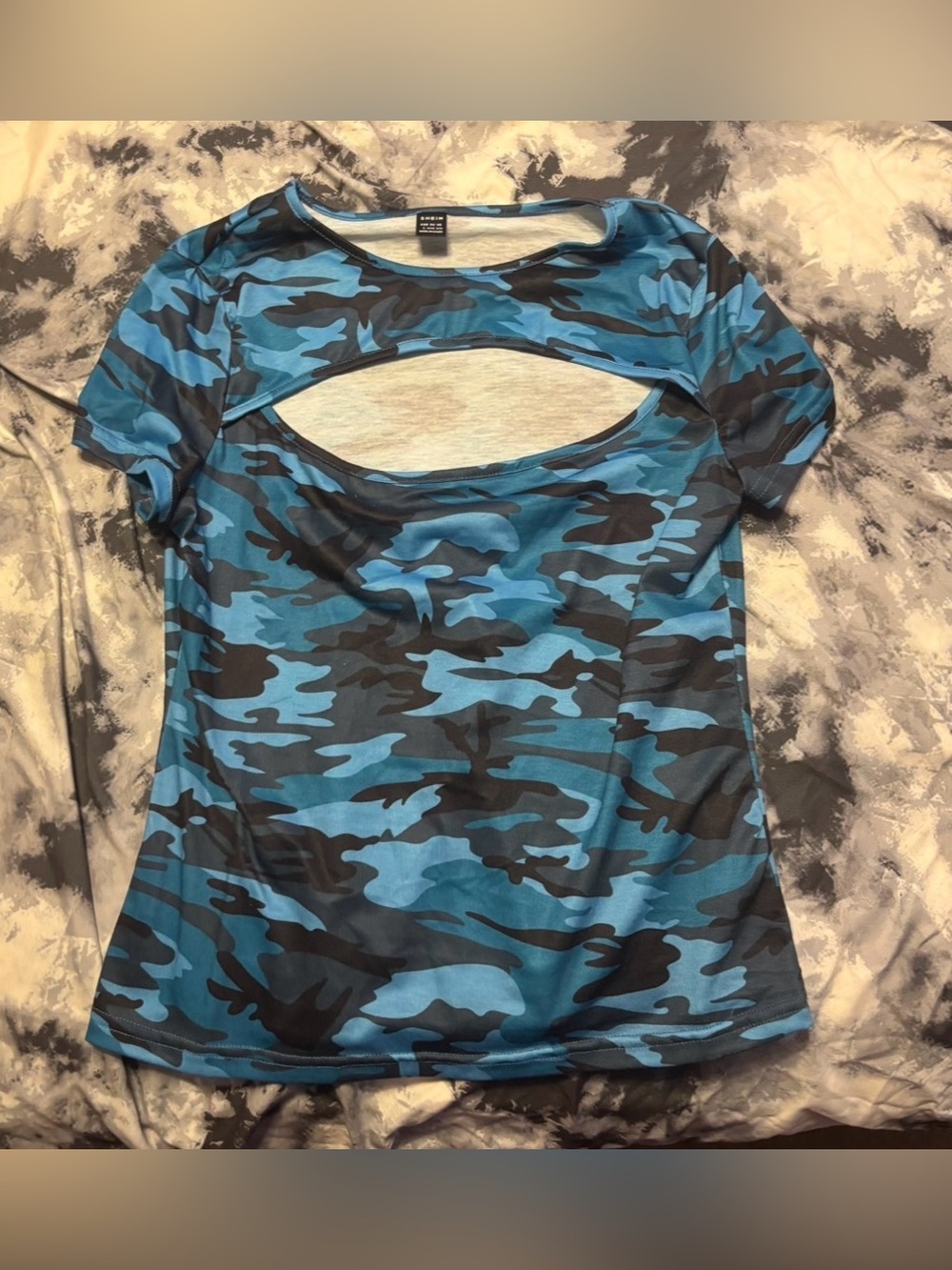 SHEIN Blue Camo Short Sleeve Cutout Top